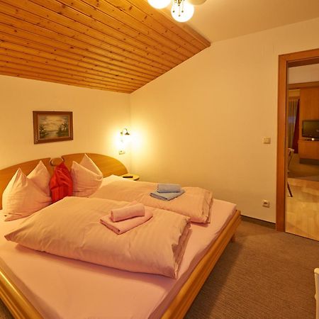 Apartments Neue Post Filzmoos Chambre photo