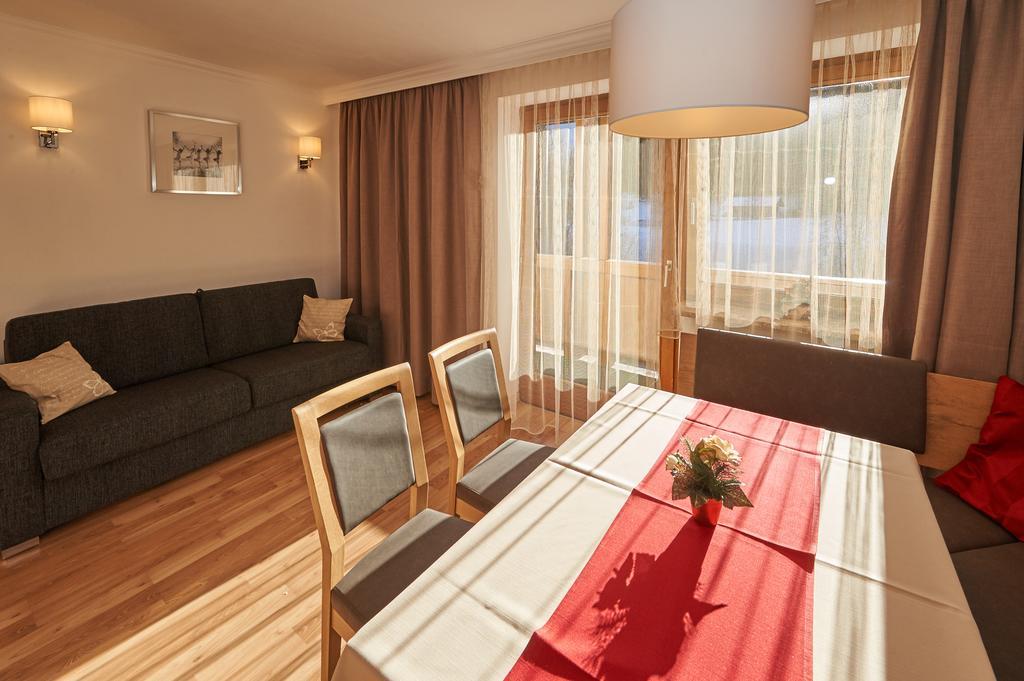 Apartments Neue Post Filzmoos Chambre photo