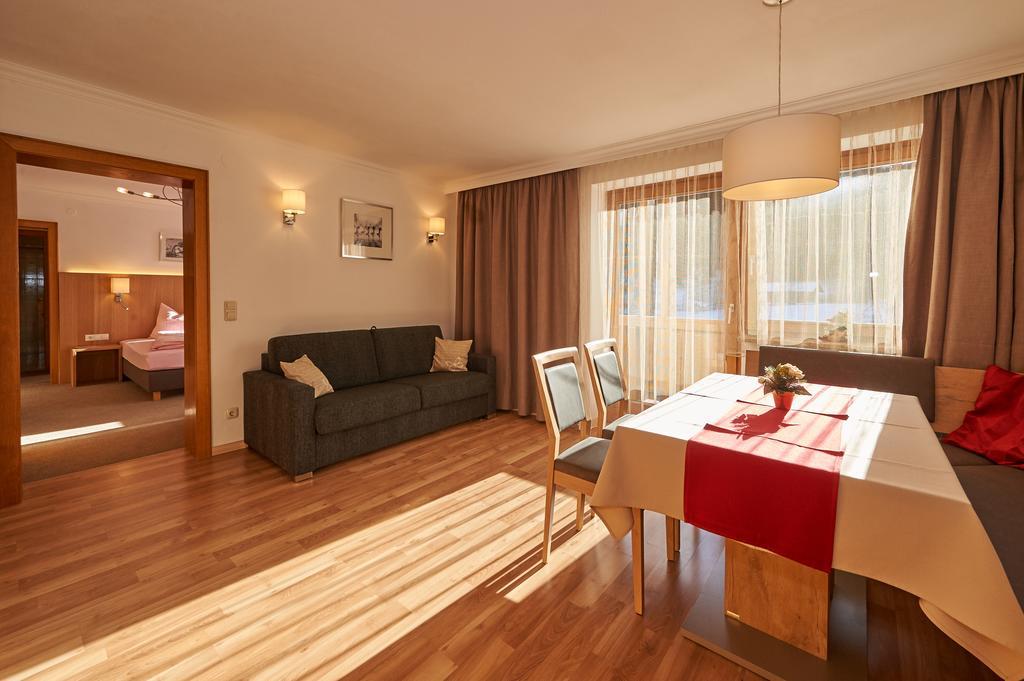 Apartments Neue Post Filzmoos Chambre photo