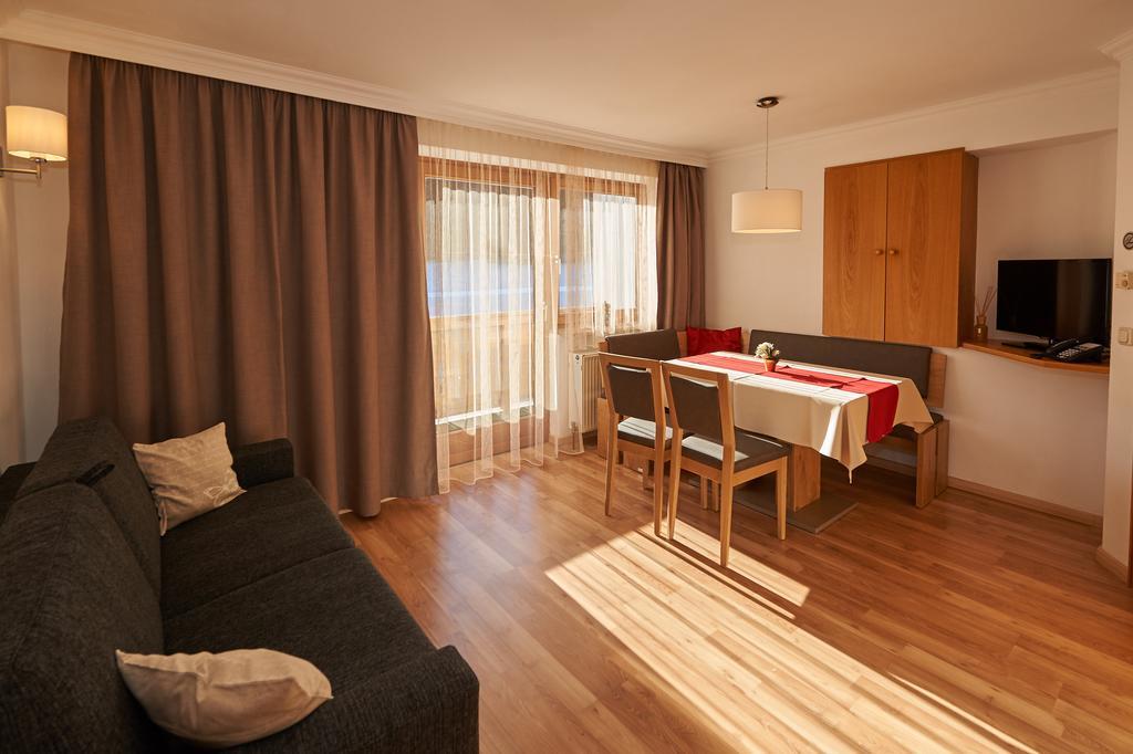 Apartments Neue Post Filzmoos Chambre photo